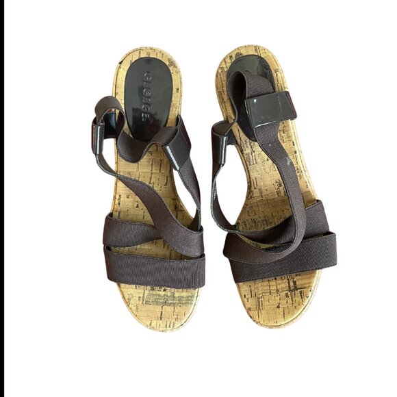 Brown Sandals. Very good condition. Size 7 - Picture 4 of 8